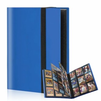 Blauwe map voor verzamelkaarten met geopende pagina's.