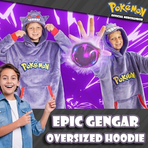 Kinderen dragen een Gengar hoodie van Pokémon.