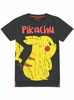 Grijs T-shirt met Pikachu afbeelding en tekst.