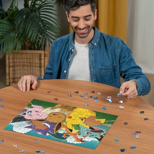 Man maakt puzzel op tafel af