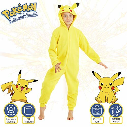 Kind in gele Pikachu-onesie met oren en staart