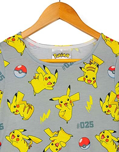 Grijze T-shirt met Pikachu en Pokéball patronen