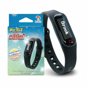 Zwarte armband met slimme functies en verpakking