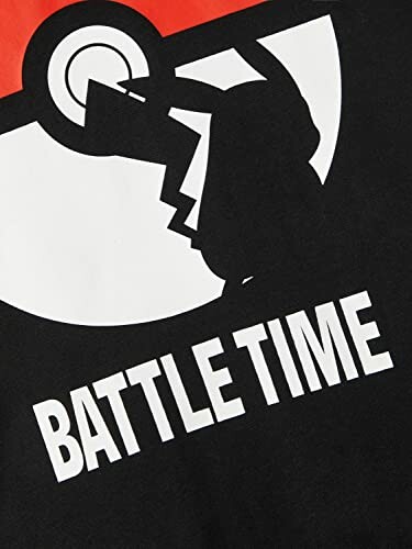 Silhouet van Pikachu met tekst 'Battle Time' op T-shirt.