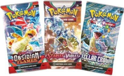 Drie Pokémon kaartpakketten met Obsidian Flames, Scarlet & Violet, en Paldea Evolved.