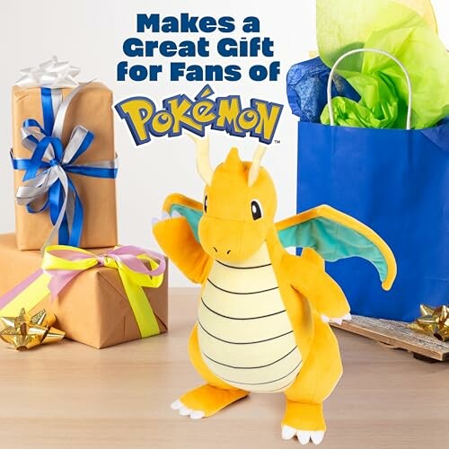 Dragonite knuffel met cadeaus en cadeauzak