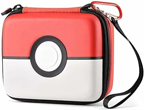 Rood-witte tas met Pokéball ontwerp.